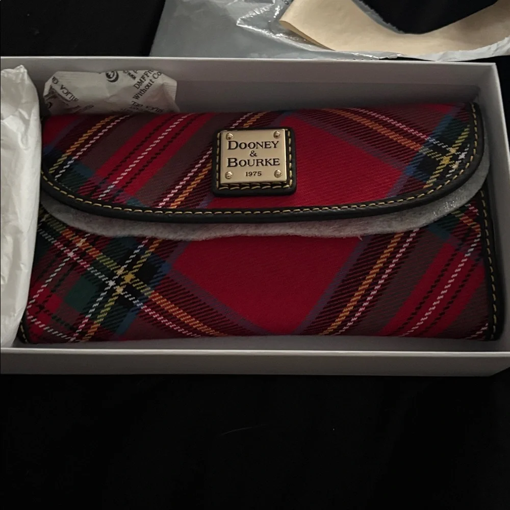 Dooney 🆕 Tartan Continental Clutch wallet red  plaid woven cotton fabric - Picture 2 of 5
